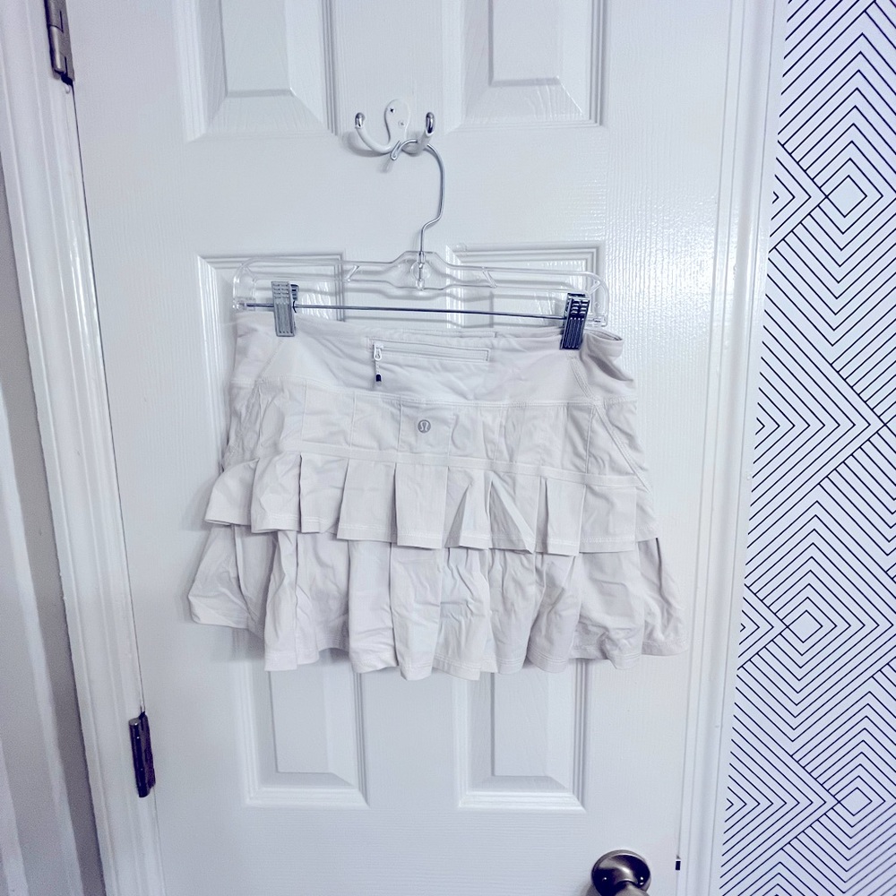 Lululemon White Skirt. Size 4.